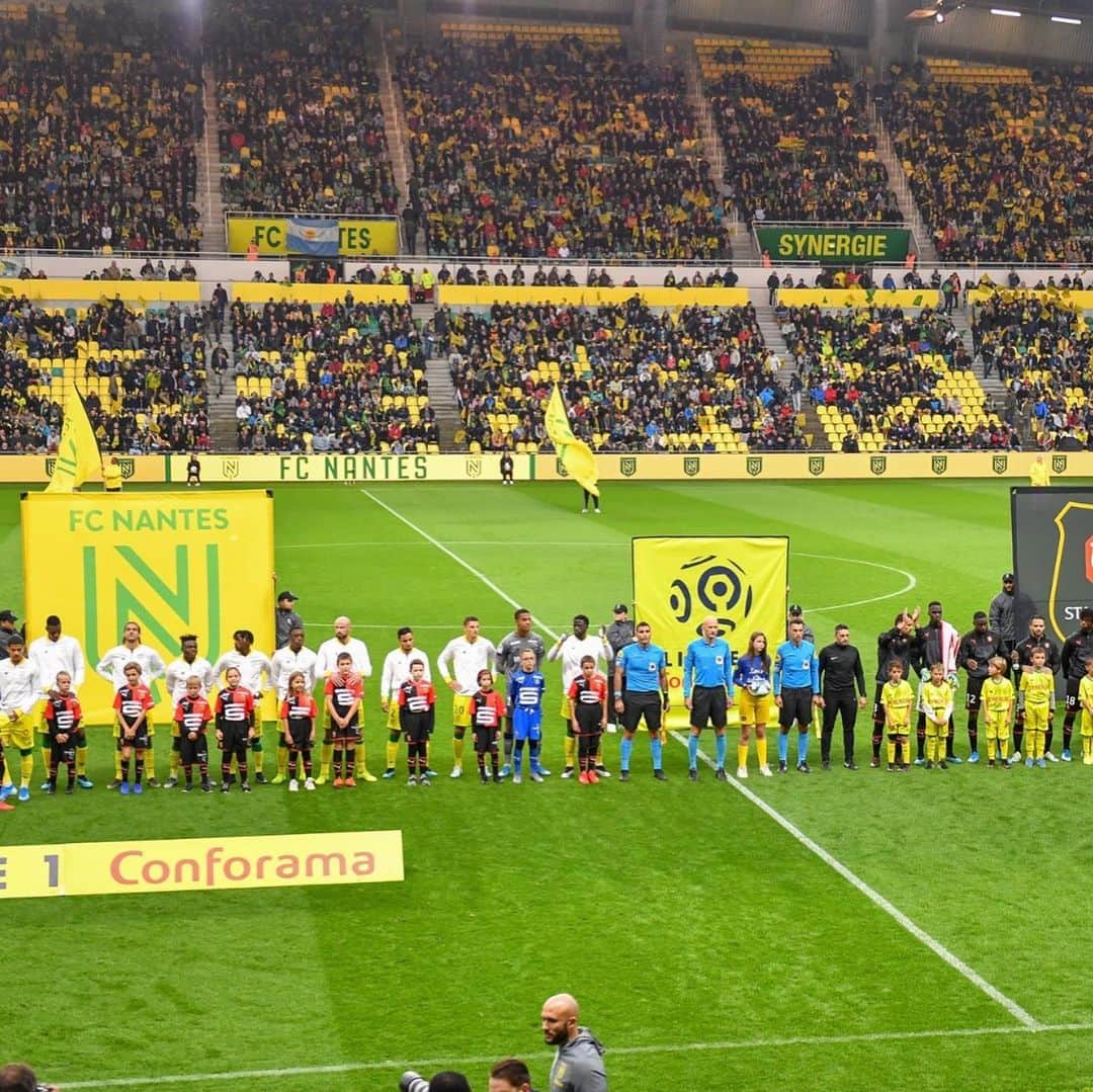 レネ・クルヒンさんのインスタグラム写真 - (レネ・クルヒンInstagram)「Derby is yellow and green again🔰. Thank you fans for amazing support💛💚 📷 @arnaud_duret #alleznantes #ligue1」9月27日 4時14分 - renekrho