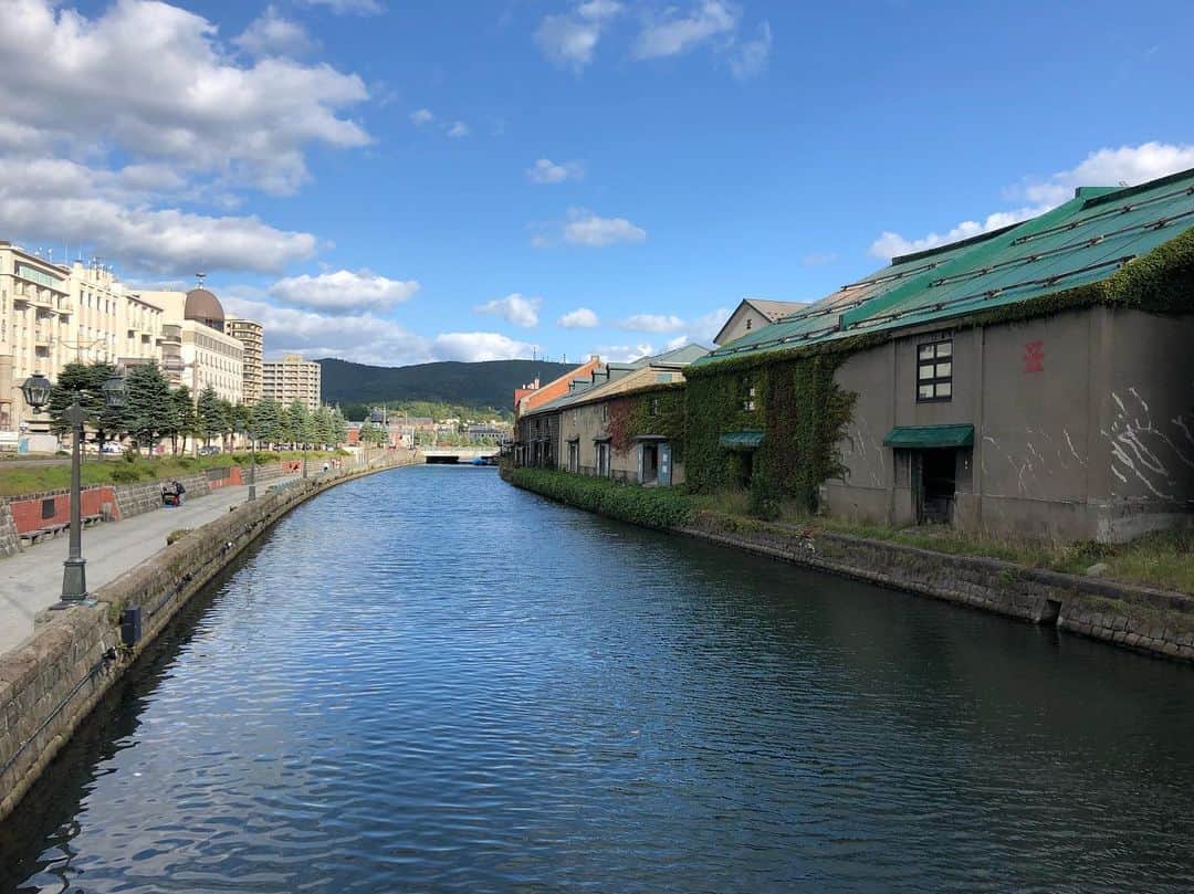 しょーりん（ウルトラ寿司ふぁいやー）のインスタグラム：「朝小樽と夜小樽。﻿ ﻿ #小樽 ﻿ #小樽運河  #小樽観光」
