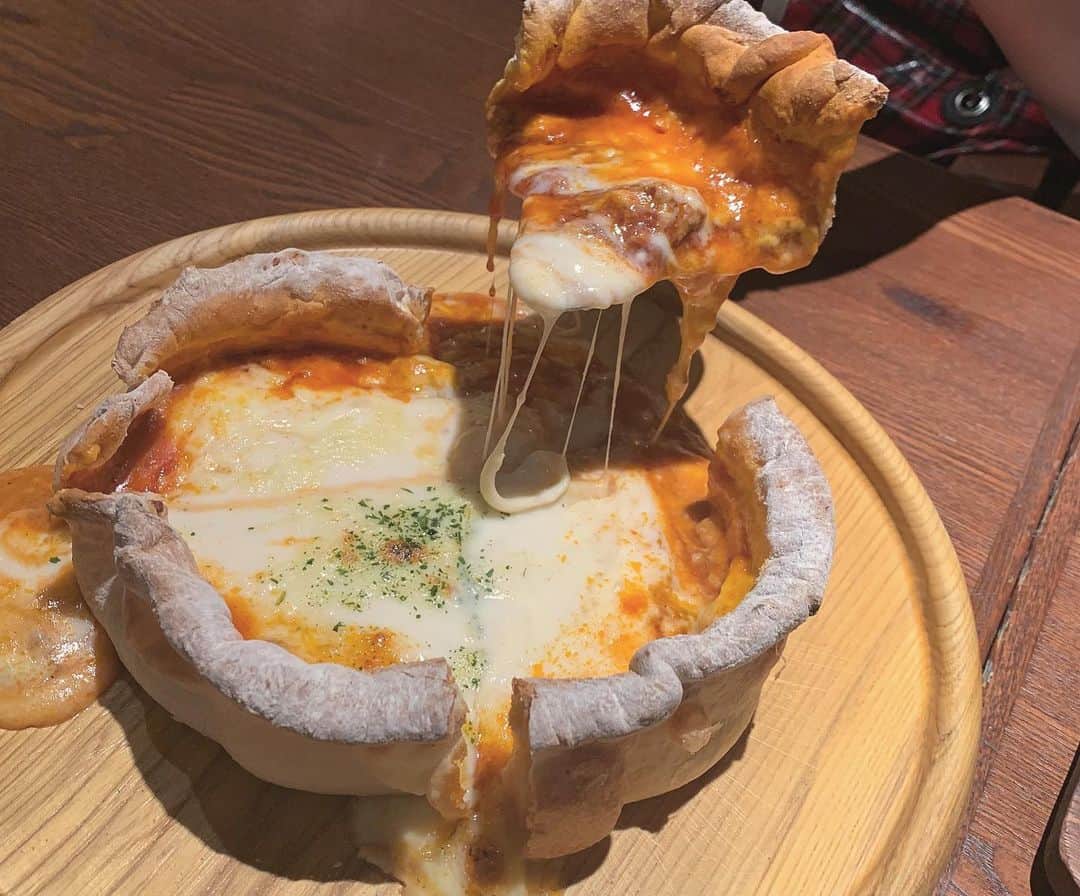 野村明日香のインスタグラム：「* * cheeeeeeeese🧀💯💥 * #名古屋 #栄 #矢場町 #ラシック #ラブアンドチーズ #チーズ  #シカゴピザ #🧀 #チーズピザ」