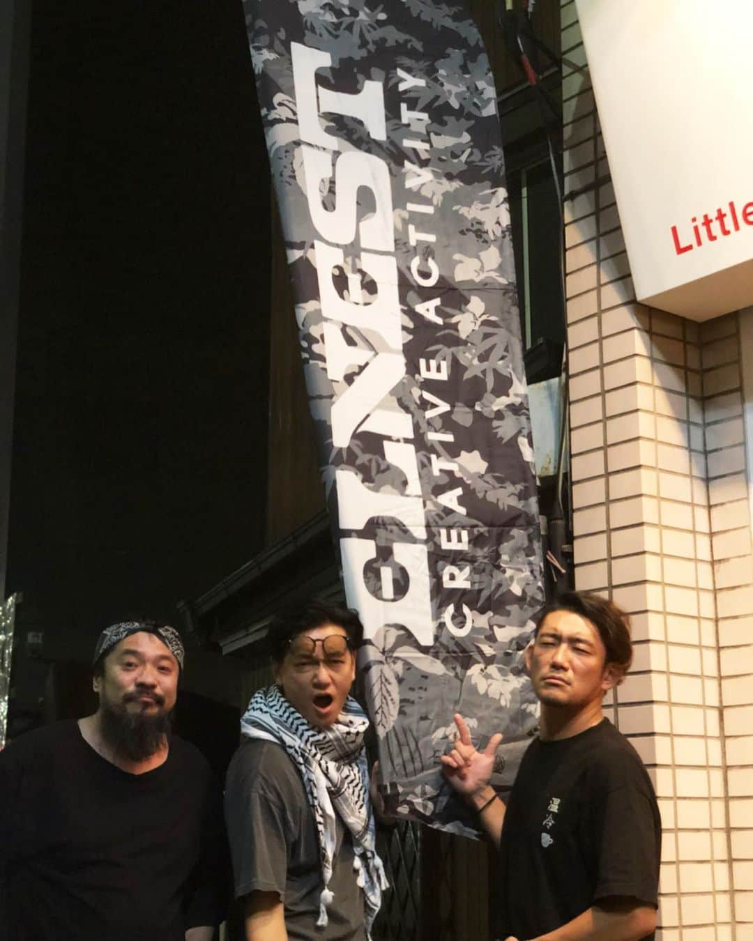 井浦新さんのインスタグラム写真 - (井浦新Instagram)「昨夜の三人 LITTLE NAP × ELNEST × BRAHMAN 仲間たちが集う愉快なひとときでした オープニングパーティーに来て下さった皆さん ありがとうございました  ELNEST新作お披露目会と フォトグラファー池本史彦氏の写真展はLittle Nap COFFEE ROASTERSで 30日まで開催してます お誘い合わせの上是非いらして下さい」9月27日 15時44分 - el_arata_nest