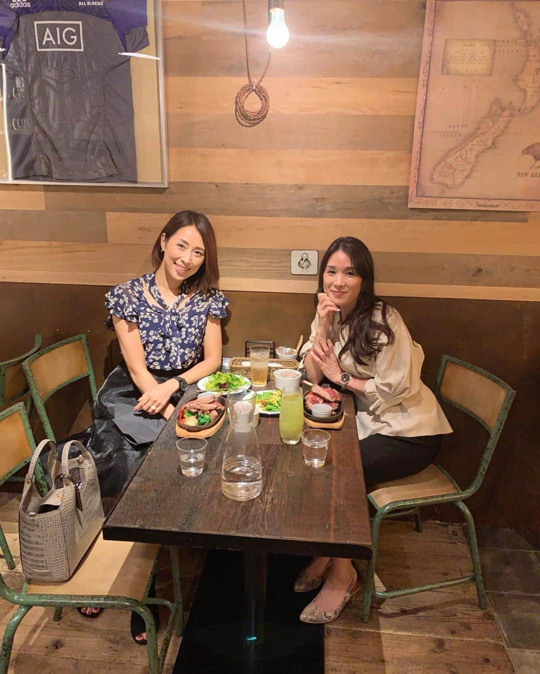 宮田綾子さんのインスタグラム写真 - (宮田綾子Instagram)「ハイヒールLOVERS Ayako⁑  ニュージーランド料理🇳🇿 @zealander_tokyo  ラム肉のステーキってこんなに美味しいのね ボリュームあってヘルシーなのが嬉しい！ ラグビーワールドカップ🏉のオールブラックスオフィシャルビールやグッズもあったよ  #zealander #ジーランダー #大手町グルメ #大手町ランチ #東京ランチ #東京グルメ #丸の内グルメ #丸の内ランチ #新丸ビル #ニュージーランド料理 #pr #ハイヒールLOVERS #宮田綾子 #ラム肉 #おすすめレストラン #東京駅グルメ #東京駅 #newzealand #オールブラックス #ラグビー #ラグビーワールドカップ #allblacks」9月27日 15時50分 - ayako__miyata