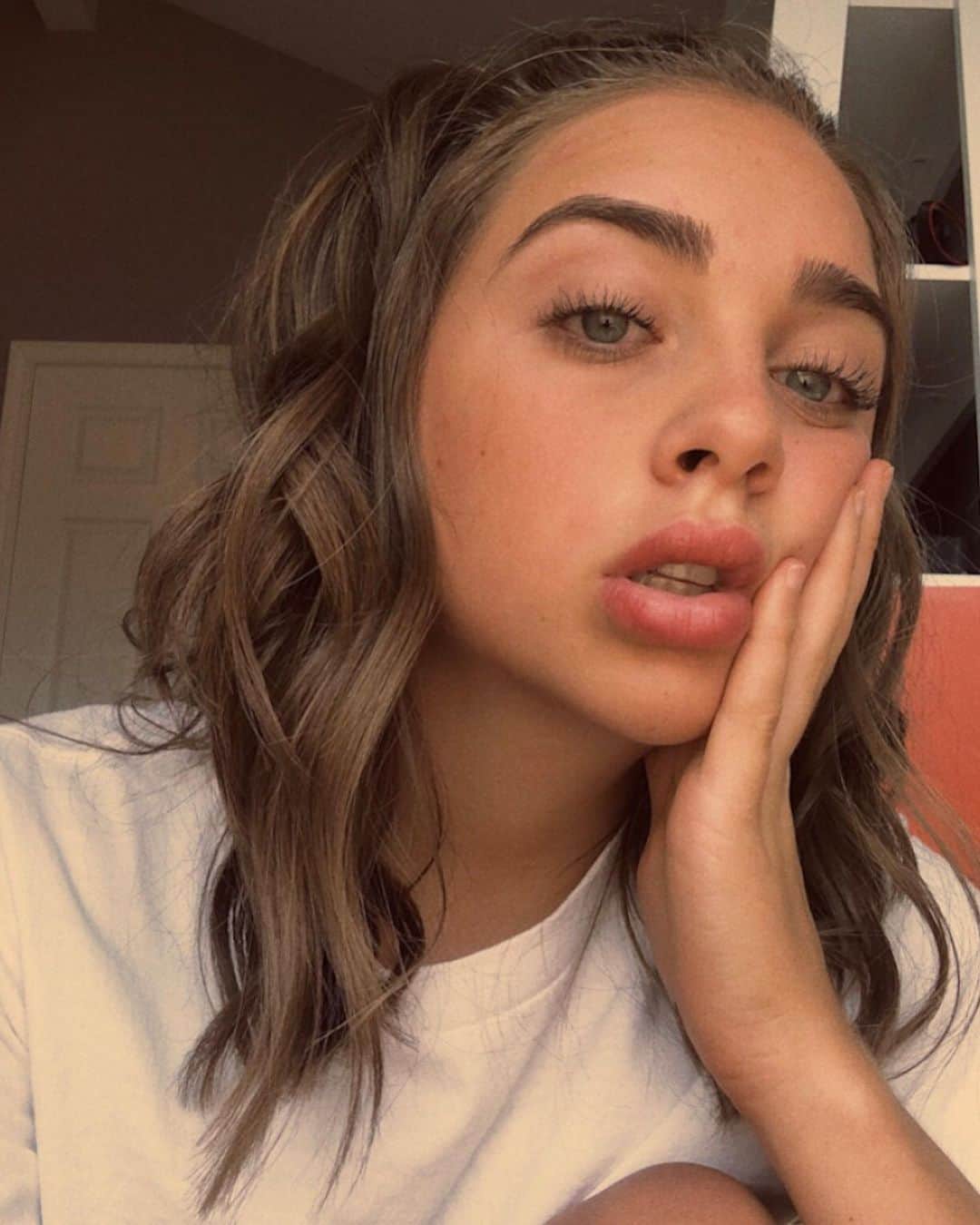 ペイトン・アーンストのインスタグラム：「tired but still trying」