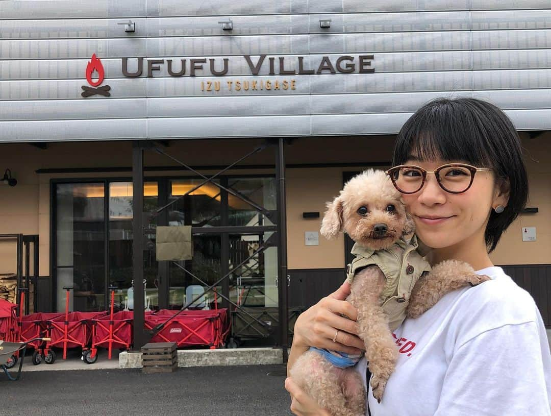 時東ぁみさんのインスタグラム写真 - (時東ぁみInstagram)「誕生日旅行はUFUFU VILLAGEさんへ♡ ・ 念願のグランピング！！ しかもココはドッグランがついてる愛犬に優しい環境🐶 ・ テントとトレーラーも選べるし、BBQ、温泉、公園、じゃぶじゃぶ池、キャンプファイヤー、映画上映…大満足な場所です！！ ・ まだまだ写真あるよー❤️ ・ #時東ぁみ #誕生日 #誕生日旅行 #birthday #birthdaytrip #静岡 #伊豆 #グランピング #キャンプ #camp #アウトドア #outdoor #ウフフビレッジ #ufufuvillage #テント #tent #トレーラー #trailer #bbq #温泉 #onsen #公園 #じゃぶじゃぶ池  #ドッグラン #dogrun #キャンプファイヤー #campfire #映画 #愛犬 #dog」9月27日 8時19分 - amitokito