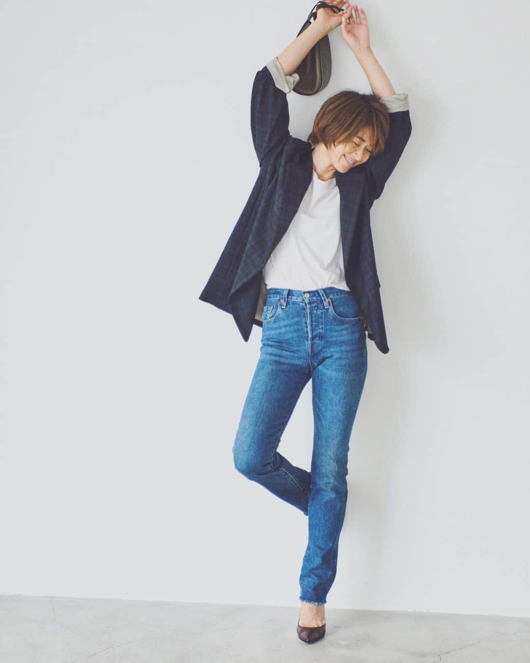 畑野ひろ子のインスタグラム：「@levis_japan ×@mimollet  photographer  鈴木新 hairmake @yukakomorino  stylist  斉藤美恵」