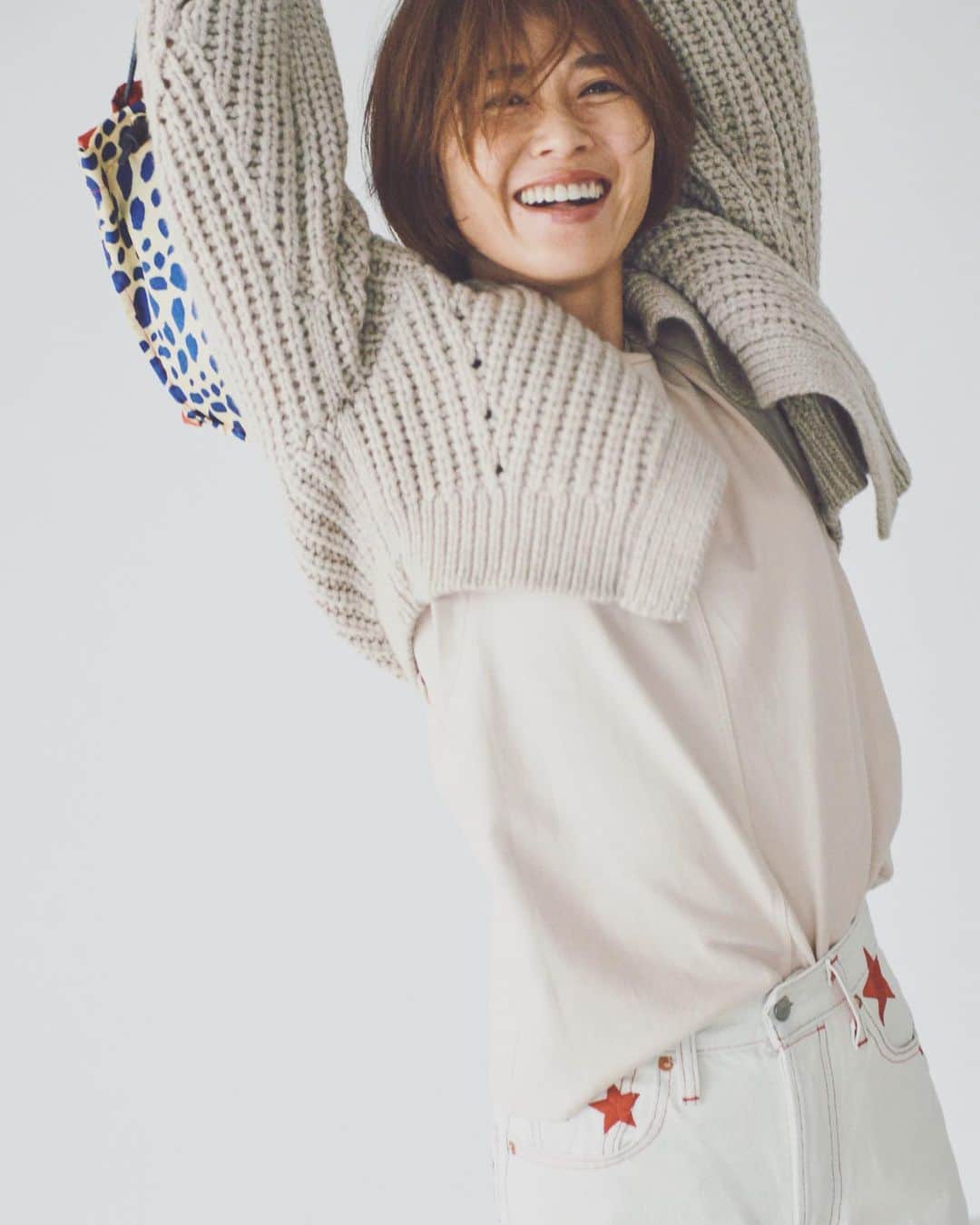 畑野ひろ子のインスタグラム：「@levis_japan ×@mimollet  photographer  鈴木新 hairmake @yukakomorino  stylist  斉藤美恵」