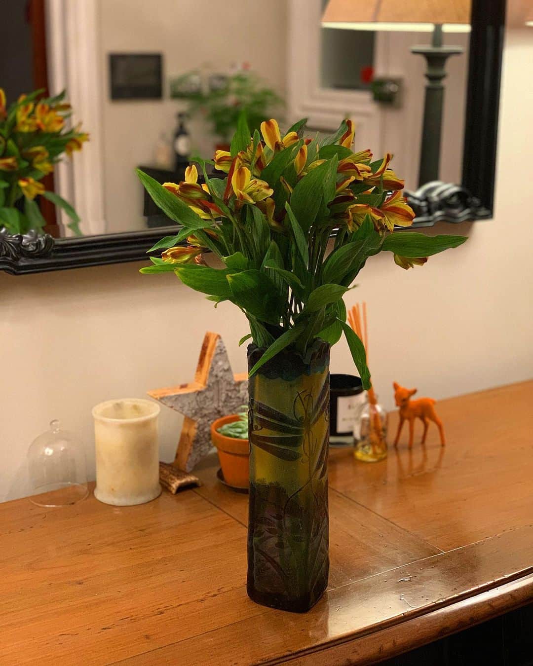 布袋寅泰さんのインスタグラム写真 - (布袋寅泰Instagram)「ガレに花を挿す。#flowers #emilegalle #エミールガレ」9月27日 9時13分 - hotei_official