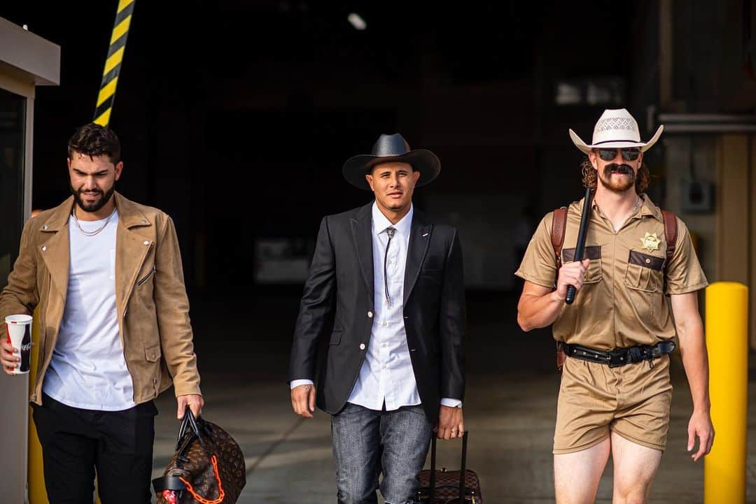 エリック・ホズマーのインスタグラム：「Papo 🤠 👮」