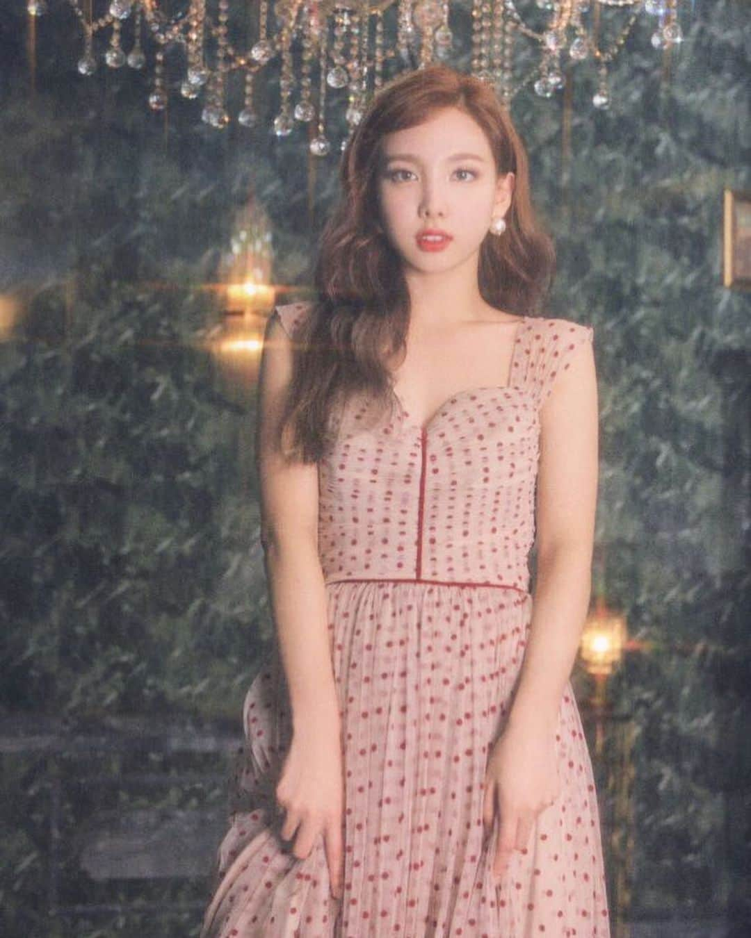 ナヨンさんのインスタグラム写真 - (ナヨンInstagram)「[SCAN] 🐰 ‘Feel Special’ Photobook C ver. 💕 © Vampire Twice #TWICE #트와이스 #NAYEON #나연」9月27日 10時18分 - twicenayeon