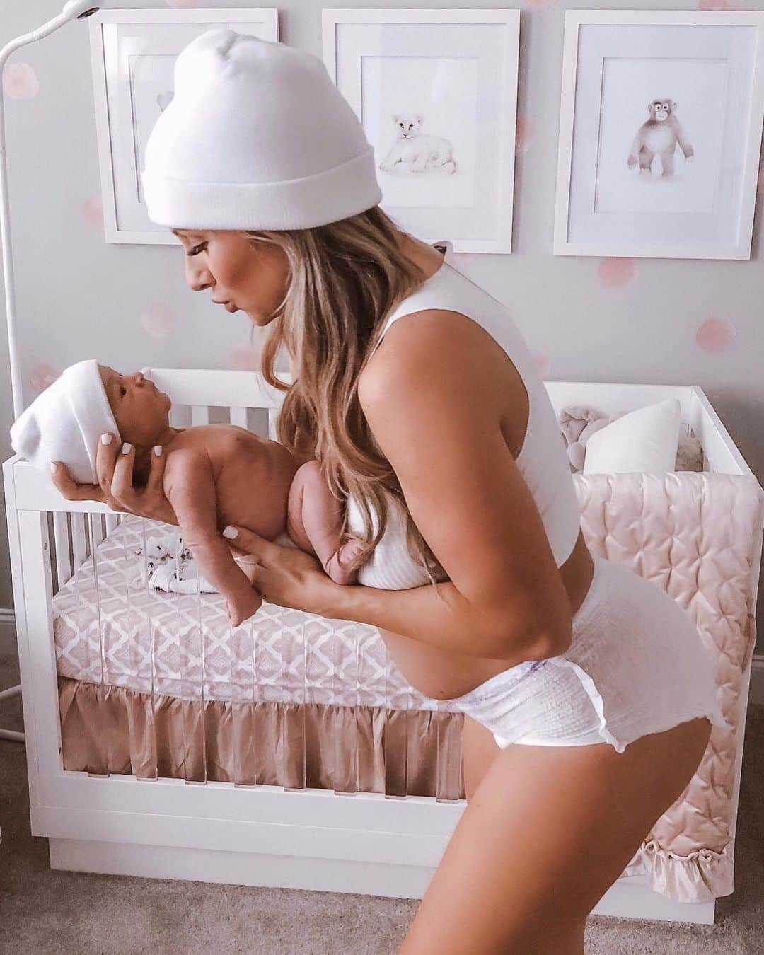 Paige Hathawayさんのインスタグラム写真 - (Paige HathawayInstagram)「Diaper Gang 👶🏼🍼☠️」9月27日 10時24分 - paigehathaway