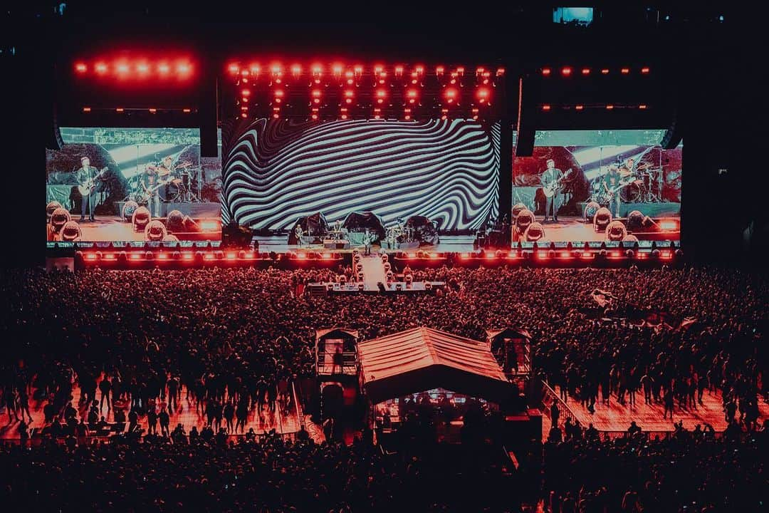 グー・グー・ドールズさんのインスタグラム写真 - (グー・グー・ドールズInstagram)「September 25 | Allianz Parque | São Paulo, Brazil w/ @bonjovi  #BonJovi #GooGooDolls #GGD #SãoPaulo #🇧🇷 ##Brazil #AllianzParque #thinfstour」9月27日 10時37分 - googoodollsofficial