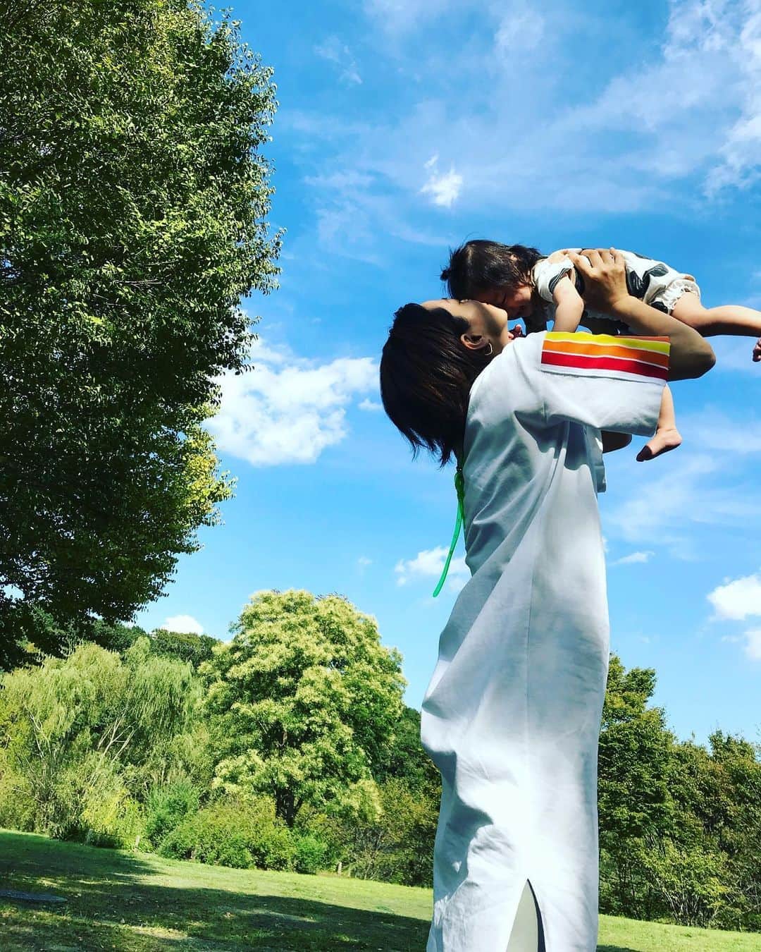 中越典子さんのインスタグラム写真 - (中越典子Instagram)「動物園に行ってきました！ 青い空、樹々、動物達。  やはり外で、遊ぶのは気持ちいいね」9月27日 10時41分 - nakagoshi_noriko.official