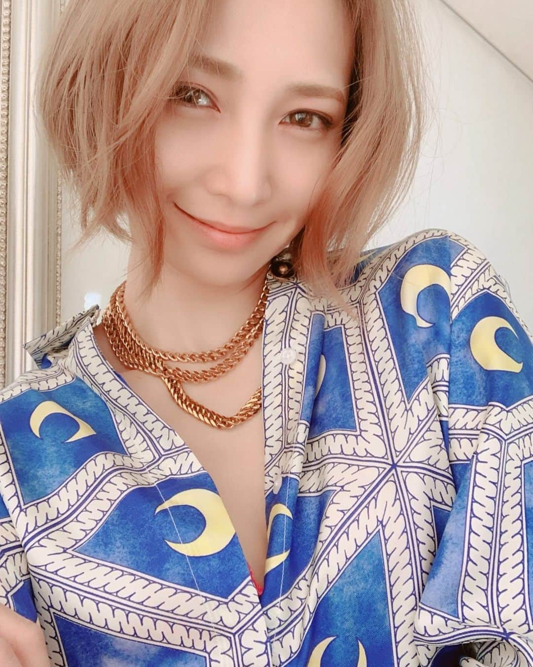 澤田友美さんのインスタグラム写真 - (澤田友美Instagram)「. . 奥歯🦷抜いてショック。 . 派手なシャツ着て元気だそ カサブランカ、メンズだけどすごく好き🥺✨ ずっとほしかったのやっと日本にはいった😫✨ . . @casablancabrand」9月27日 10時50分 - tomomi__sawada