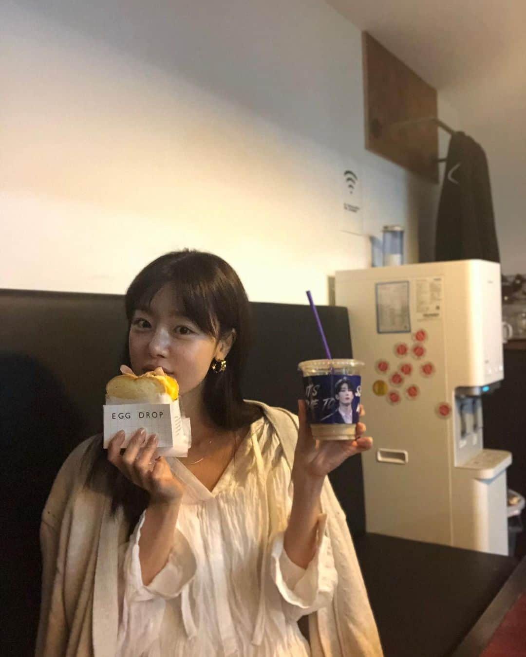 ハン・ソナさんのインスタグラム写真 - (ハン・ソナInstagram)「요즘 인싸 샌드위치래🥪 센스가득 인실 에디터님 덕분에  아침 스케줄부터 동생얼굴... 😂🙏」9月27日 11時11分 - shh_daily