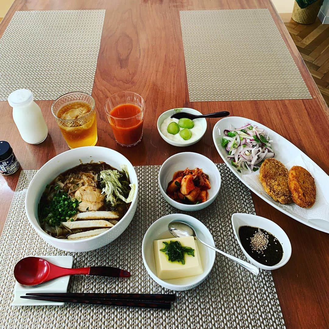 金村義明さんのインスタグラム写真 - (金村義明Instagram)「#朝食#きしめん#加古川大福精肉店のコロッケ＆メンチカツ#シャインマスカット＆ヨーグルト#金曜日#バラいろダンディ生放送 #ニコニコ動画生放送」9月27日 11時20分 - yoshiaki_kanemura