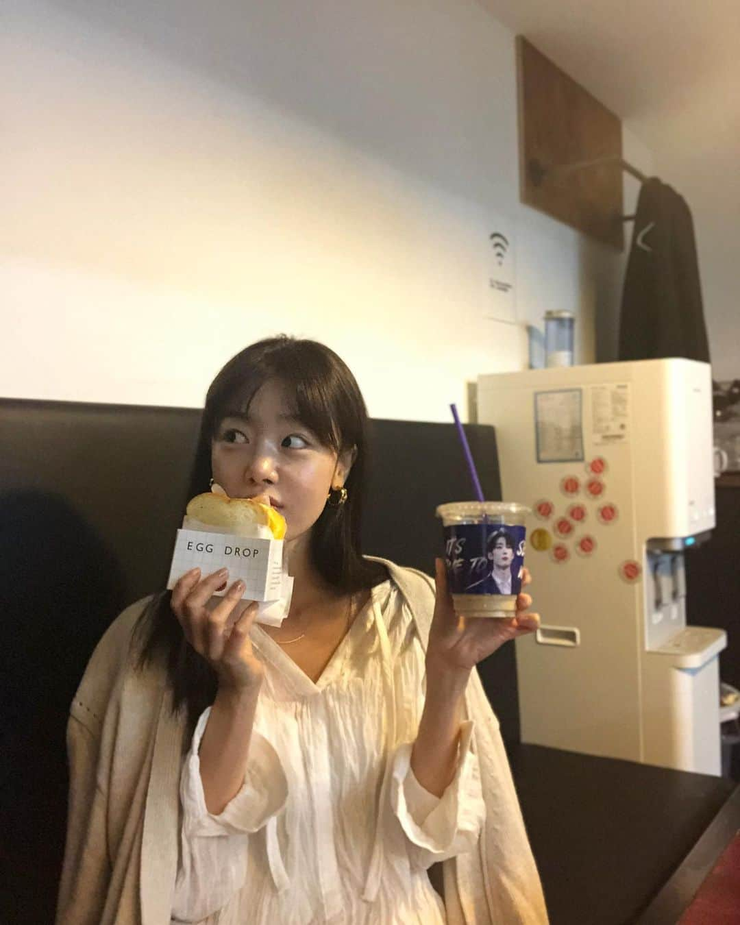 ハン・ソナさんのインスタグラム写真 - (ハン・ソナInstagram)「촬영하러 오자마자  아침 댓바람부터 동생이랑 마주침😂」9月27日 11時24分 - shh_daily