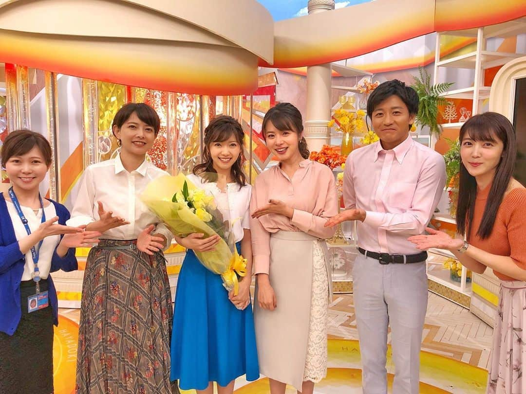 川又智菜美さんのインスタグラム写真 - (川又智菜美Instagram)「🧡☀️🧡﻿ ﻿ 9月26日の放送をもって﻿ 1年9ヶ月お世話になった﻿ はやドキを卒業いたしました🎓﻿ ﻿ 出演者の方、スタッフの方に恵まれ﻿ とても楽しく過ごすことができました🌟﻿ ﻿ この経験は一生忘れることのない宝物です。﻿ ﻿ 朝早くから皆さん見て頂き﻿ 本当にありがとうございました😊﻿ ﻿ これからも頑張りますので﻿ よろしくお願いします💓﻿ ﻿ #tbs #はやドキ #アナウンサー ﻿ #皆川玲奈 アナ #山本匠晃 アナ #尾崎朋美 さん﻿ #上野愛奈 さん #松永安奈 さん #川又智菜美」9月27日 11時30分 - chinami_k0204