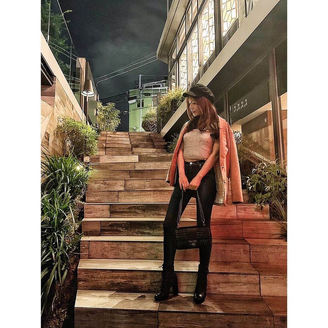 堀尾実咲のインスタグラム：「‪#cordinate #fashion #portrait‬💋💋💋 ‪#jacket → #古着‬ ‪#tops → @e_hyphen_world_gallery ‬‪ #bottoms → @emoda_official ‪ #shoes → @poolside_official ‪ #cap → @sly_official  #古着mix #ehyphenworldgallery #emoda #psshoes #sly」