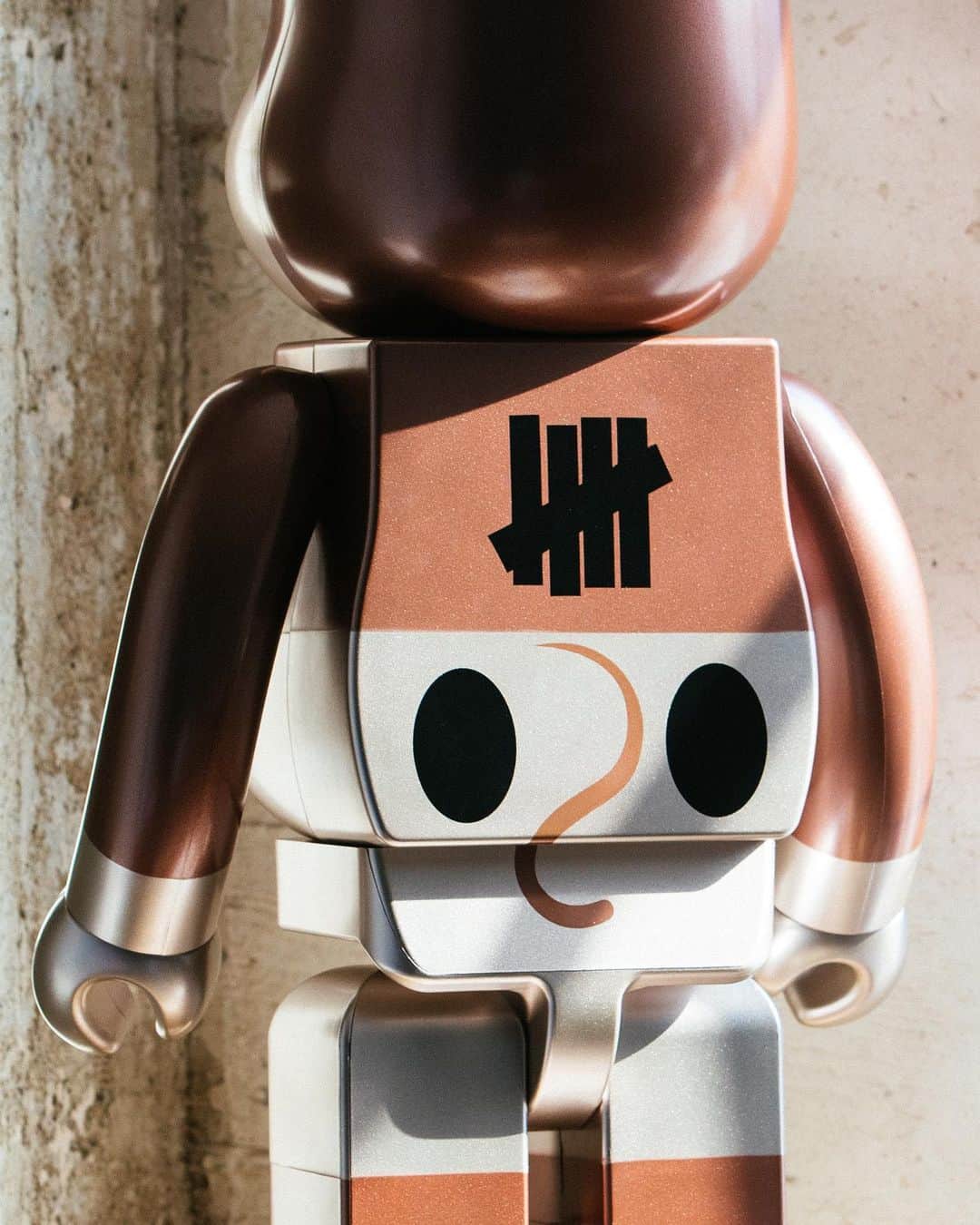 UNDFTDさんのインスタグラム写真 - (UNDFTDInstagram)「UNDEFEATED x Medicom x Disney are back with another iteration of the 90th Anniversary Mickey Mouse BE@RBRICK, this time in 1000%. Inspired by Blaine Gibson’s iconic copper “Partners” statue displayed in Disney Theme Parks // Available Saturday 9/28 at all Undefeated Chapter Stores and Undefeated.com」9月27日 11時59分 - undefeatedinc