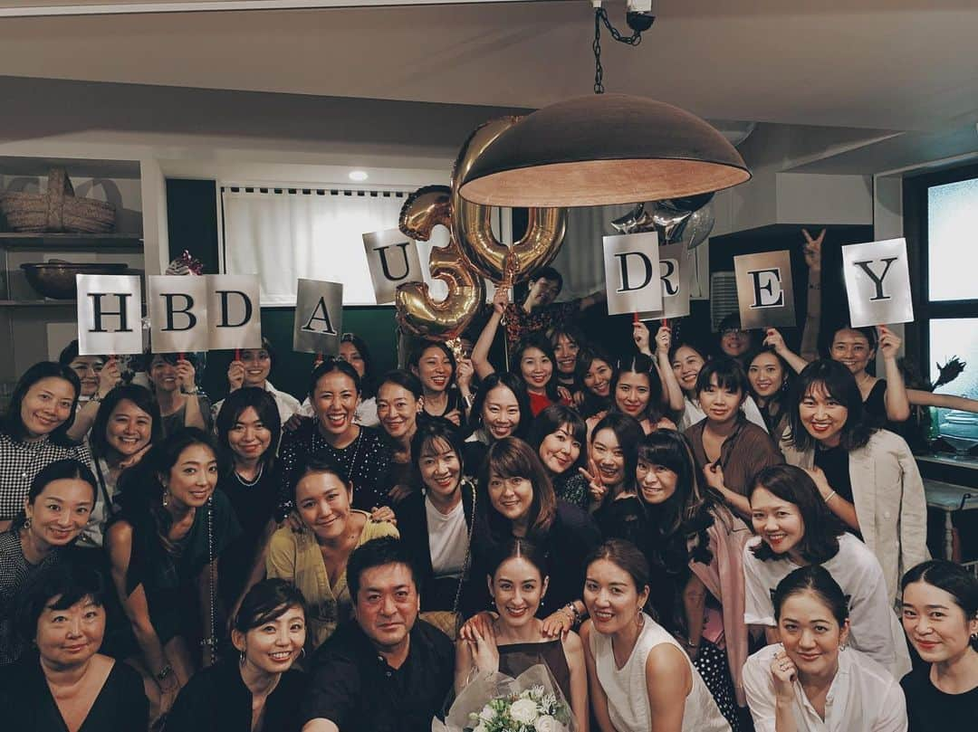 オードリー亜谷香さんのインスタグラム写真 - (オードリー亜谷香Instagram)「I rang in 30 with a bang!⚡️I’m so grateful to my @classy_mag_insta family for throwing me a party I will never forget! Each and everyone of your acquaintances holds a special place in my heart!  Being surrounded by the most intelligent, thoughtful and caring individuals is such an inspiration to me. Thank you so much everyone🙏🏻💗 I love you all so much!💗💗💗💗💗」9月27日 12時14分 - audrey_ayaka