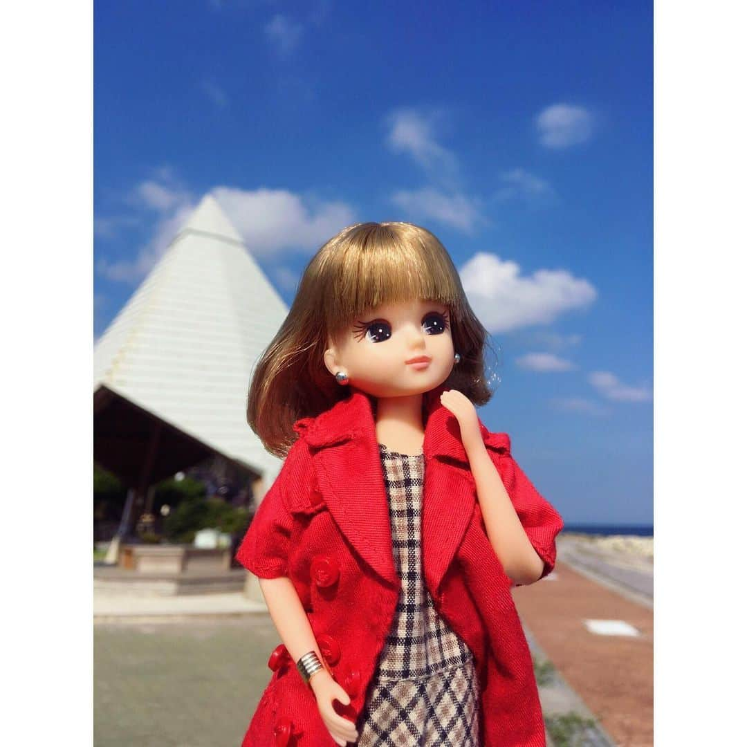 リカちゃんさんのインスタグラム写真 - (リカちゃんInstagram)「I can feel that autumn is coming when I look at a #mackerelsky ☆ お空に #いわし雲 を見つけると秋を感じるわ☆ 秋は1年で1番風がおだやかで大気も安定してるから、空が高く感じるんですって♪ うふふ、なんだか世界が広くなった気分☆ 秋の空をのんびり見上げて、リラックスしてみてね♡ #リカちゃん #fashion #ootd #hairstyle #licca #liccadoll #japanesedoll #japan #girl #instadaily #instagood #instagramjapan #instagram」9月27日 12時20分 - bonjour_licca