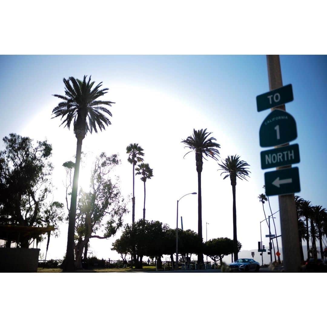 のインスタグラム：「いかにもアメリカって感じ🌞🇺🇸🌴 STUWグッズTを通販開始ー😆😆 https://rookiezvo.stores.jp  そしてSTATE OF RHYMESのニューアイテムも今やっと動いてる！笑 新曲もこっちでどんどん作れてるので期待してて下さい👍  #stuw #stateofrhymes #uz」