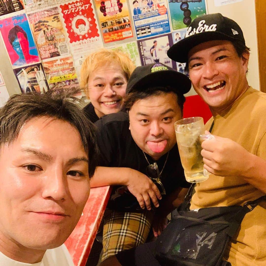 瀬下豊さんのインスタグラム写真 - (瀬下豊Instagram)「昨日は千鳥・笑い飯の大喜利ライブスペシャルにゲストで呼んでいただきました！  baseよしもと当時の感じで楽しくやらせていただきました！ #笑い飯 #千鳥 #とろサーモン #ギャロップ林 さん #狩野英孝 さん #天竺鼠 #打ち上げ風景 #哲夫さんの反社的顔何？ #久保田さんどこ見てるん？」9月27日 12時40分 - tjkseshita