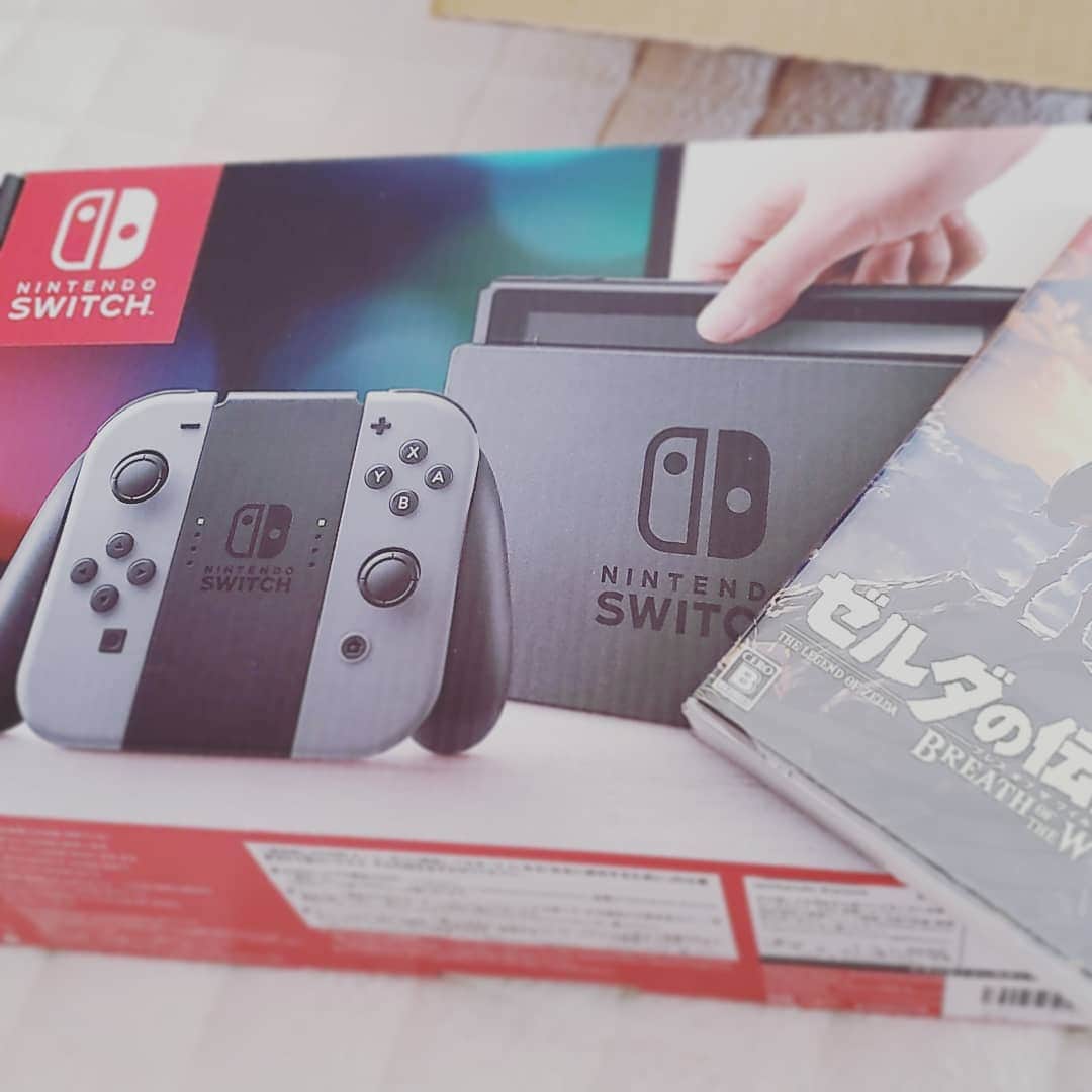 朱神宝のインスタグラム：「つ、ついに買っちゃった！🎮✨ 仕事終わったらやろー！！🔥🔥 手始めにSwitchで一番やりたかったゼルダ。」