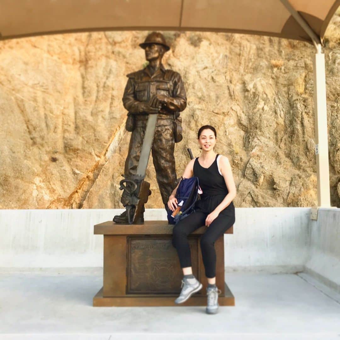川原亜矢子のインスタグラム：「Only the Brave #yarnellhillfire #memorialstatepark #yavapaicounty #arizona #movie #ヤーネルヒル火災 #追悼碑 #ヤヴァパイ郡 #アリゾナ州 #映画 #ayakokawaha #川原亜矢子 #columbia #keen #trekking #トレッキング #山登り」