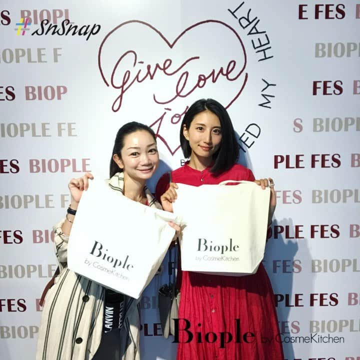 望月一花のインスタグラム：「#ビープルフェス に行ってきました❣️ 安心安全な食べ物やコスメ❣️ 今回は#NewZealand のものが沢山ありました⛰ また気になったものは @veggydarling に上げていきますね🤗 みんながこうしてサスティナブルな取り組みや #フェアトレード に関心を持ってくれるきっかけを、いつもありがとうございます🥰 美味しくて地球も人も幸せになるものを選択していきたいですね🌍💖 ・ #Biople #bioplefes」