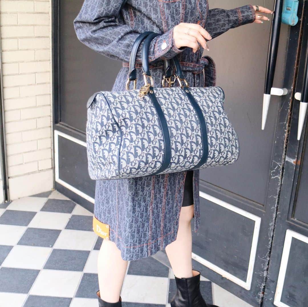 Vintage Brand Boutique AMOREさんのインスタグラム写真 - (Vintage Brand Boutique AMOREInstagram)「Christian Dior Vintage trotter boston bag  #diortrotter  Free Shipping Worldwide✈️ DM for more information ≫ ≫ ≫✉️ #ヴィンテージ #ディオール #ヴィンテージディオール #レディディオール #ヴィンテージブランドブティック #アモーレ #アモーレトーキョー #表参道 #東京 #青山 #vintage #Dior #christiandior #vintagedior #vintagebrandboutique #AMORE #amoretokyo #omotesando #aoyama」9月27日 13時29分 - amore_tokyo