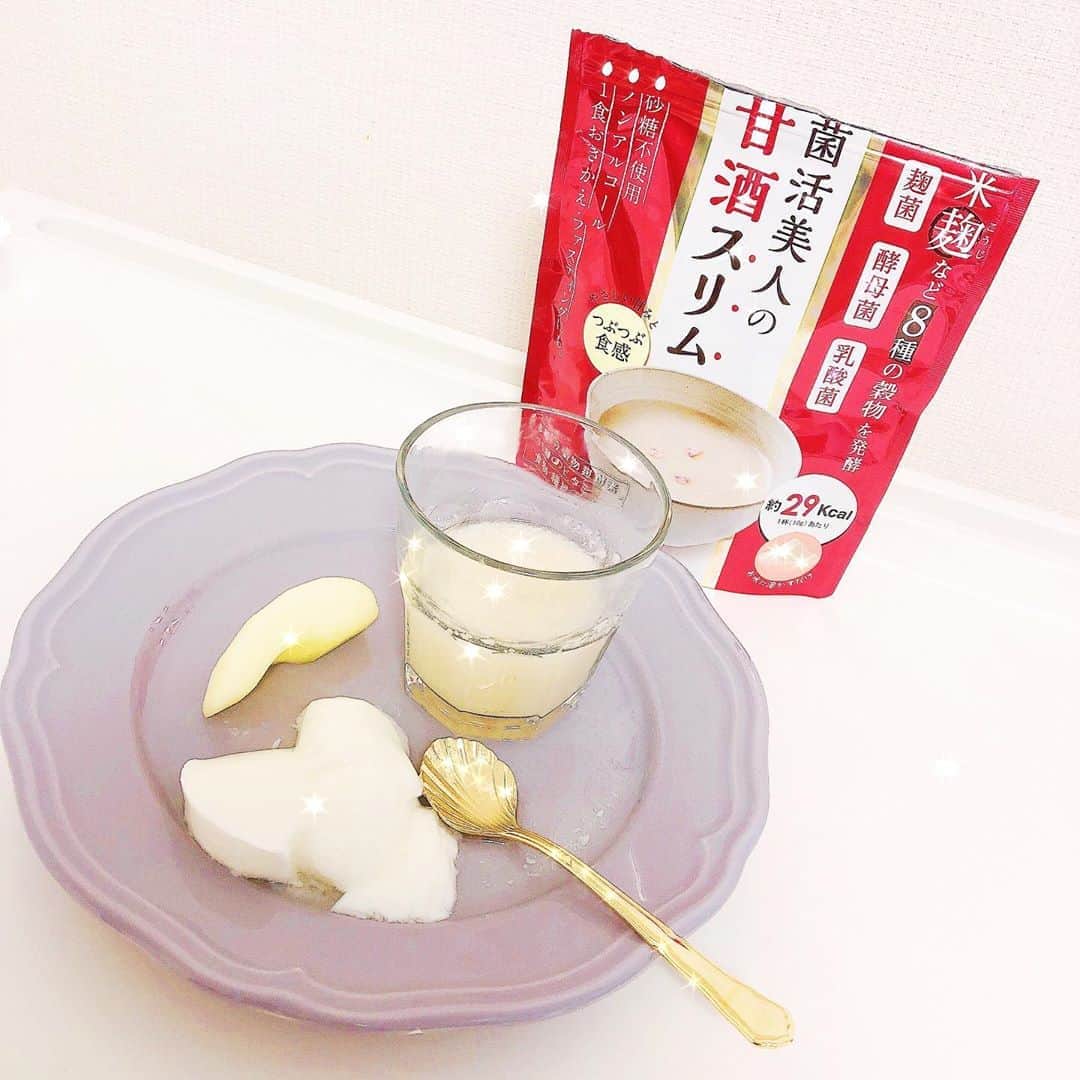 矢倉楓子さんのインスタグラム写真 - (矢倉楓子Instagram)「今日の朝ごはん🥣﻿ 小さい頃から甘酒大好き🤤﻿ ﻿ ﻿ 甘酒は美容にもいいって聞いて﻿ 寝る前は温めて飲んだり﻿ 朝はヨーグルトと一緒にたべたりしてます☺︎﻿ ﻿ ﻿ #ヨーグルト﻿ #甘酒スリム﻿ #マツキヨ﻿ #ベジエ﻿ #sponsored﻿」9月27日 13時34分 - fufu_ice