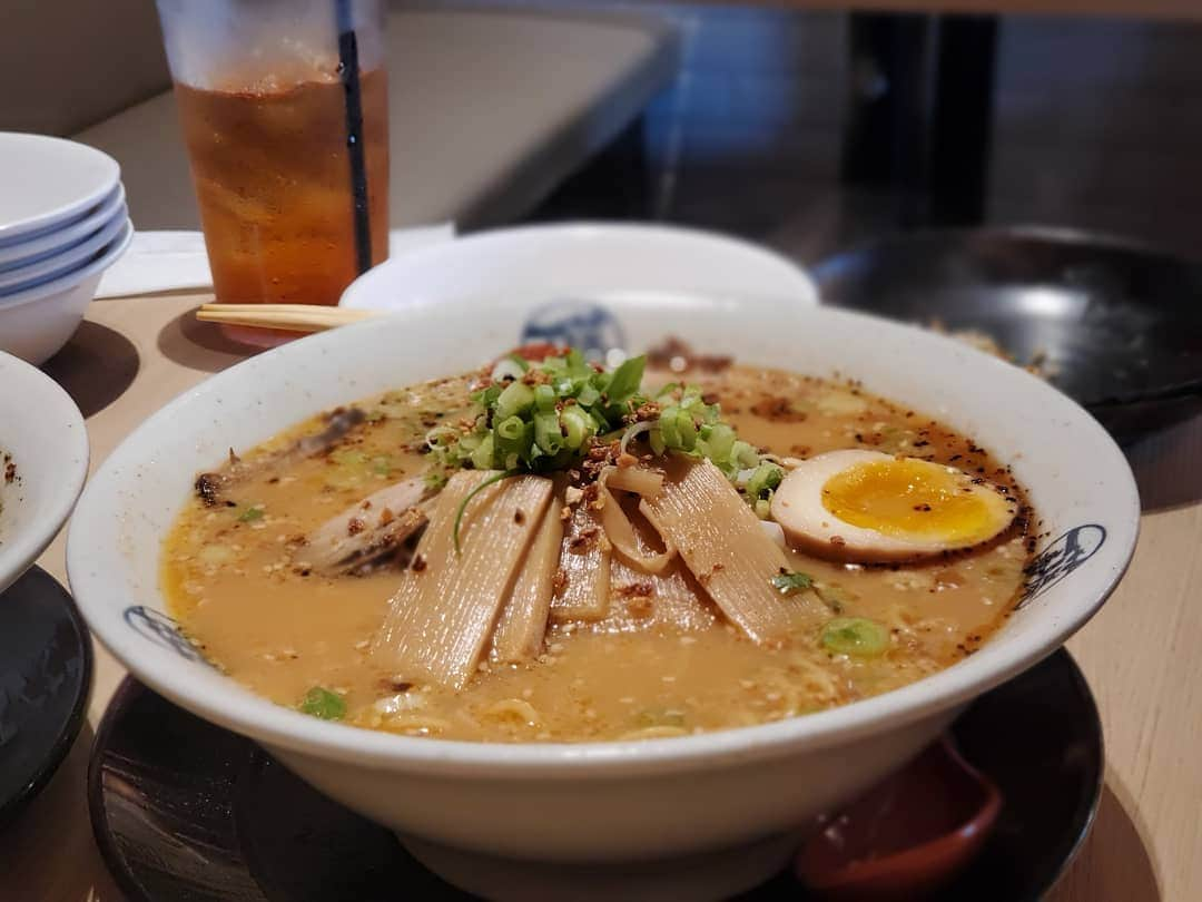 保坂玲奈さんのインスタグラム写真 - (保坂玲奈Instagram)「G  U  A  M 🍜 . ゴルフ後のラーメン、餃子、レモンサワー って幸せ過ぎません🥺？ . グアムのタクシー運転手さんが めっちゃ藤一番推しで気になっていたお店︎☺︎ . グアムでは珍しい24時間営業🕓 綺麗な店内でサク飲み、 サク食べも出来て使い勝手もにじゅうまる。 深夜におなかすいた時、 チャモロウ料理に飽きた時にも👍 . . . #hujiichibanguam #fujiichiban #guamramen #藤一番グアム #グアムラーメン #グアム #グアム旅行 #グアム旅行記 #グアム女子旅 #renaotravel #renaotravelguam」9月27日 13時38分 - __renao_0707