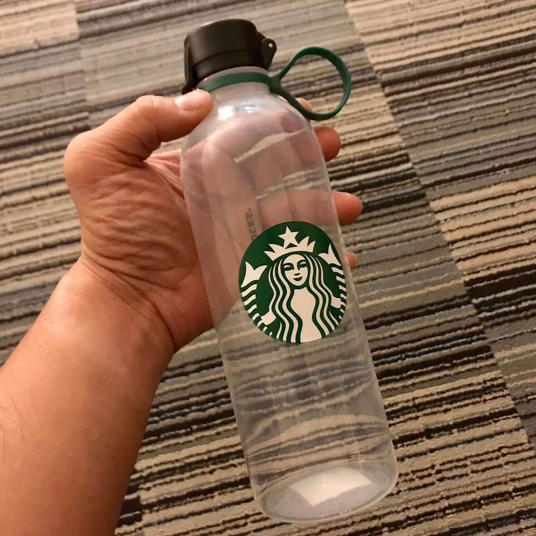 棚橋弘至さんのインスタグラム写真 - (棚橋弘至Instagram)「#starbucks で見たことないボトルを見つけたのですぐ買った♪ #むしろ光 ✨」9月27日 14時34分 - hiroshi_tanahashi