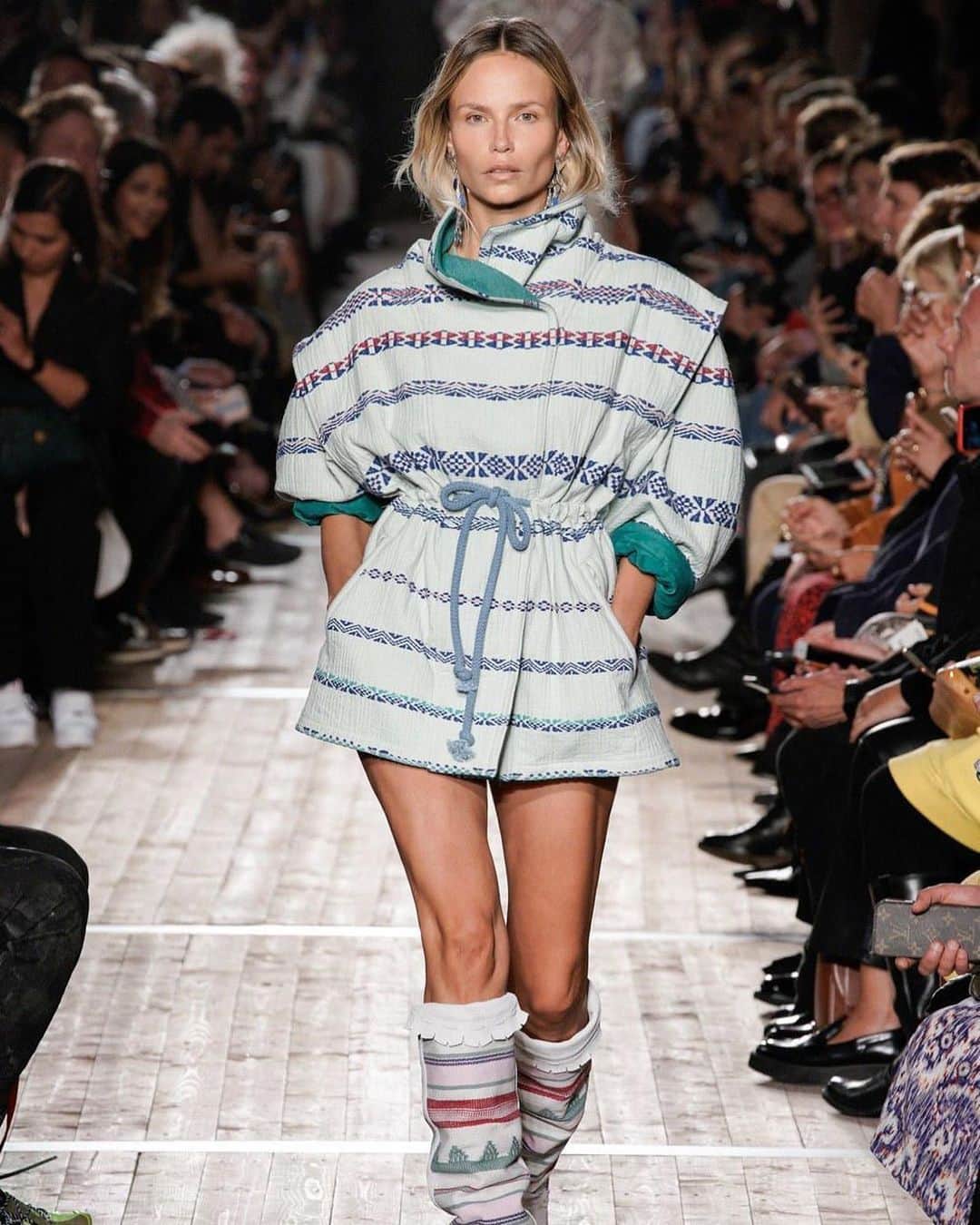 ナターシャ・ポーリーのインスタグラム：「Always So Much FUN To Be A Part Of @Isabelmarant Show ❤️ Thank You For All The LOVE @isabelmarant @sagliogeraldine @atelierfranckdurand @noah_shelley_casting @lisabutlermua @damienboissinothair #pfw」