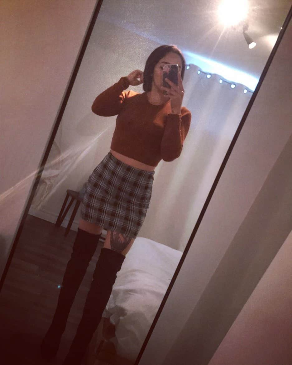 Mirabelのインスタグラム：「She is like a wild flower ; beautiful, fierce and free - - - #quote #qotd #outfits #ootd #autumn #autumnseason #falloutfits #beyourself #loveyourself #behappy #happiness #Inked #ink #inkedgirl」