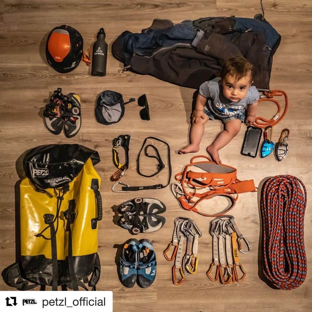 クリス・シャーマさんのインスタグラム写真 - (クリス・シャーマInstagram)「Crag and life essentials 😊😊 #Repost @petzl_official ・・・ Chris Sharma ( @chris_sharma ) essentials for a day at the crag.  And you what's in your bag?  Don't forget to enter the #BelayBetter Challenge - Share a belaying photo on Instagram and tag #BelayBetter in the caption.  Photo: Chris Sharma Himself」9月28日 0時19分 - chris_sharma