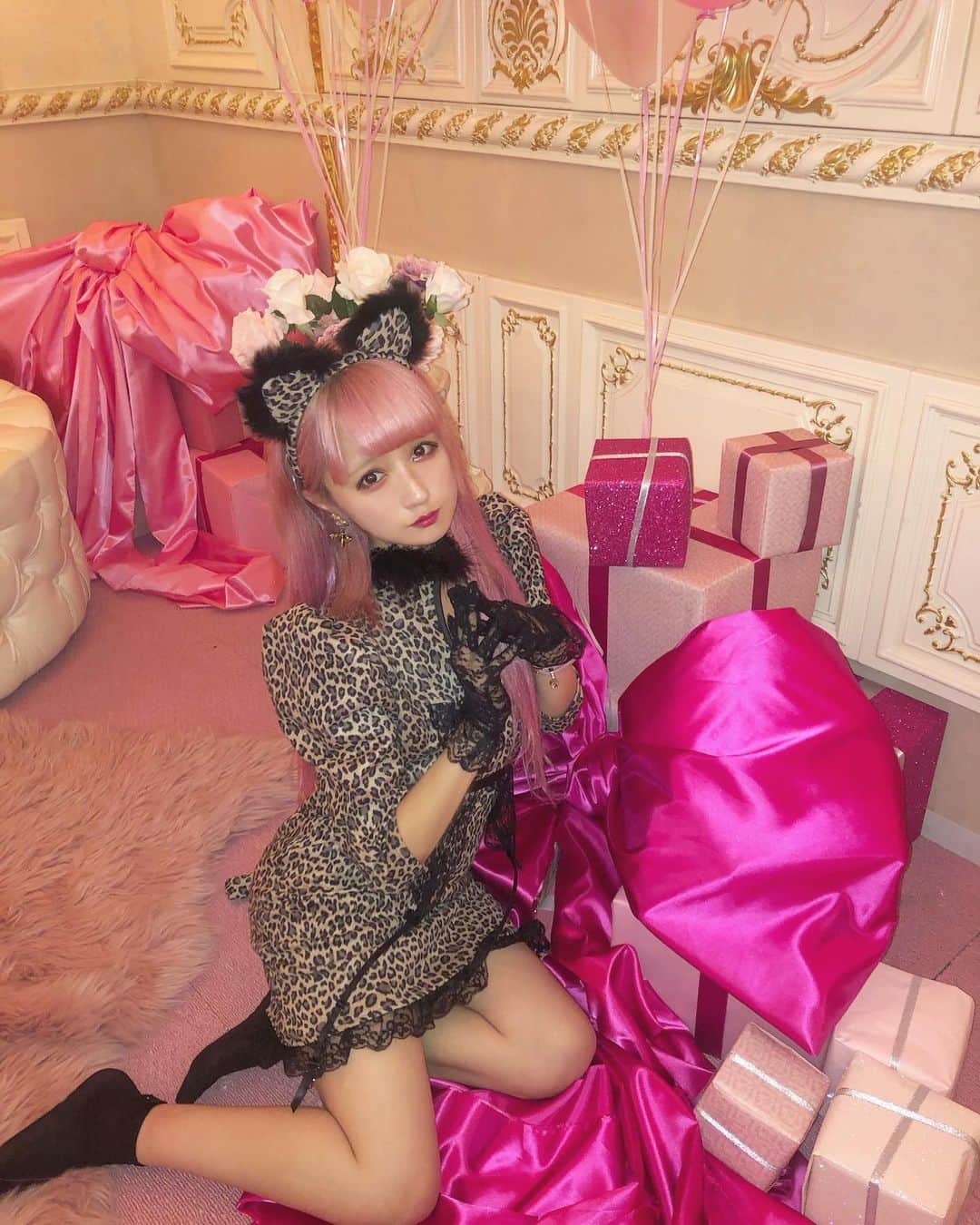 胡桃兎愛のインスタグラム：「ここのブースがとても可愛かった❤︎ #larme #swankiss #bodyline」