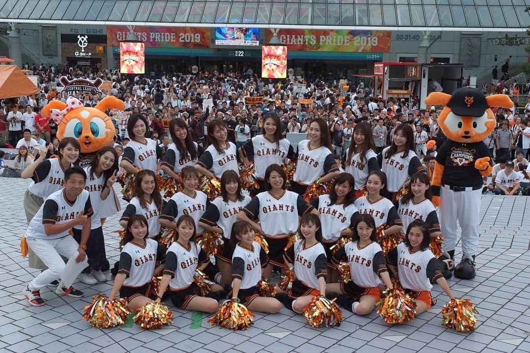 阿部智帆さんのインスタグラム写真 - (阿部智帆Instagram)「最高です。  心から。  #ありがとう慎之助 選手 #日本一で花道を #みんなで#10 . . ステージ飛び入り参加、ありがとうございました🙇‍♀️💗」9月28日 0時26分 - chiho_abe829