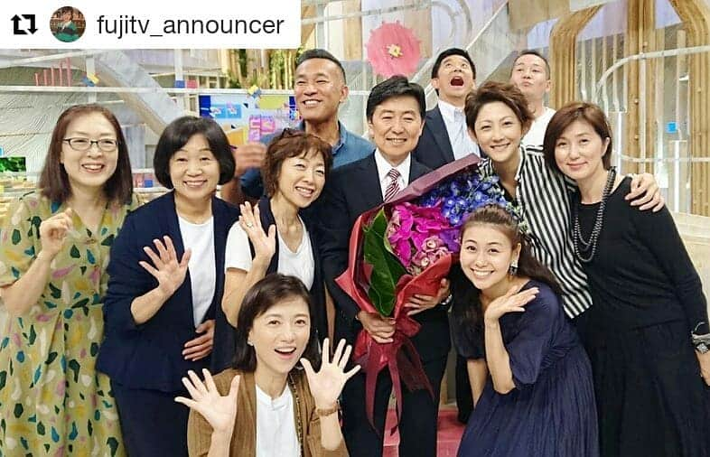 岡山放送さんのインスタグラム写真 - (岡山放送Instagram)「#Repost @fujitv_announcer (@get_repost) ・・・ 佐々木です。大好きな先輩の退社。さみしい、、。でも、これからのご活躍を祈ってみんな笑顔の１枚！喋ってるとき１番輝く笠井さん。普段がどうかは、、、言えません（笑）  #笠井信輔  #とくダネ！ 開始以来20年 #入社33年目の退社 #ありがとうございました  #フジテレビアナウンサー #佐々木恭子 #伊藤利尋 #森本さやか #山中章子 #梅津弥英子  #リポータープレゼンターの皆さま ⌒👆 #内野泰輔 #新美有加 #山﨑夕貴 #木下康太郎 #兎にも角にも笑顔で記念写真 #お疲れ様でした！  #フジテレビ系列#FNS#8ch#OHK#岡山放送」9月28日 0時26分 - ohk_official