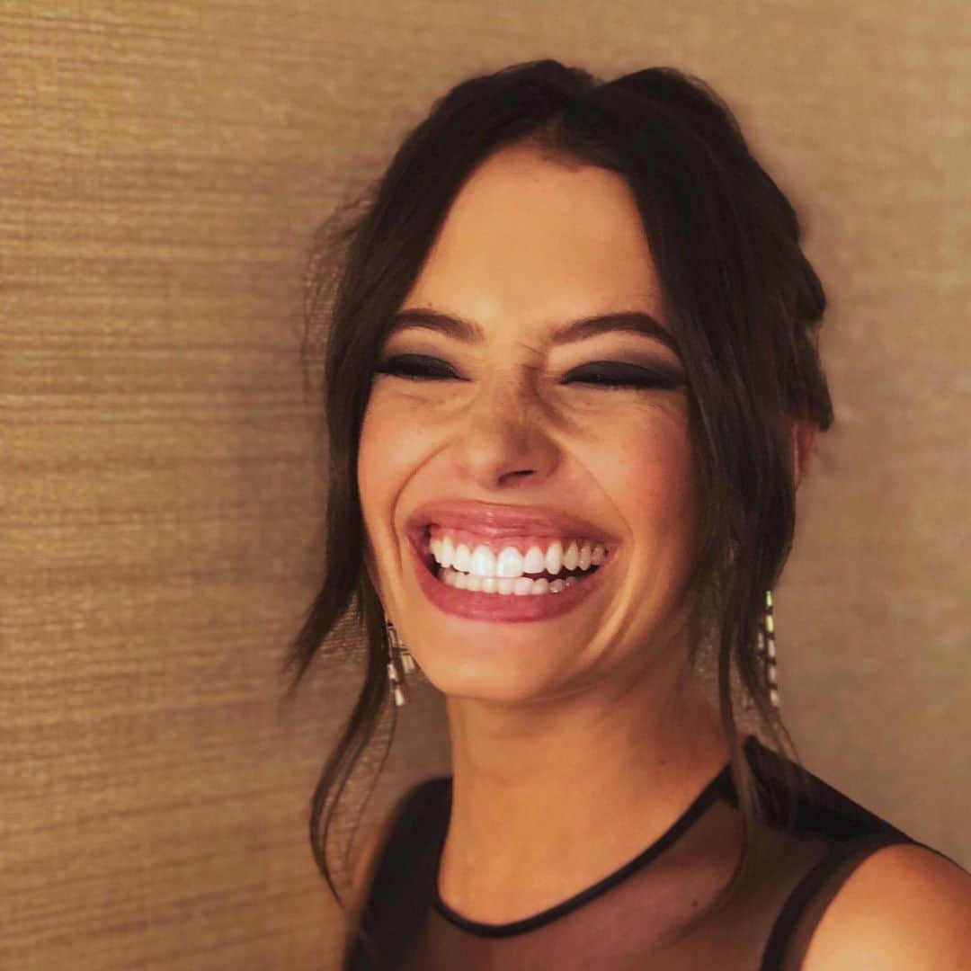 クロエ・ブリッジスさんのインスタグラム写真 - (クロエ・ブリッジスInstagram)「I’m on my way to get my wisdom teeth removed and surely won’t look like this for the next few days so here are four (4) photos of me with makeup on and non-chipmunk cheeks to remember me by」9月28日 0時50分 - chloebridges