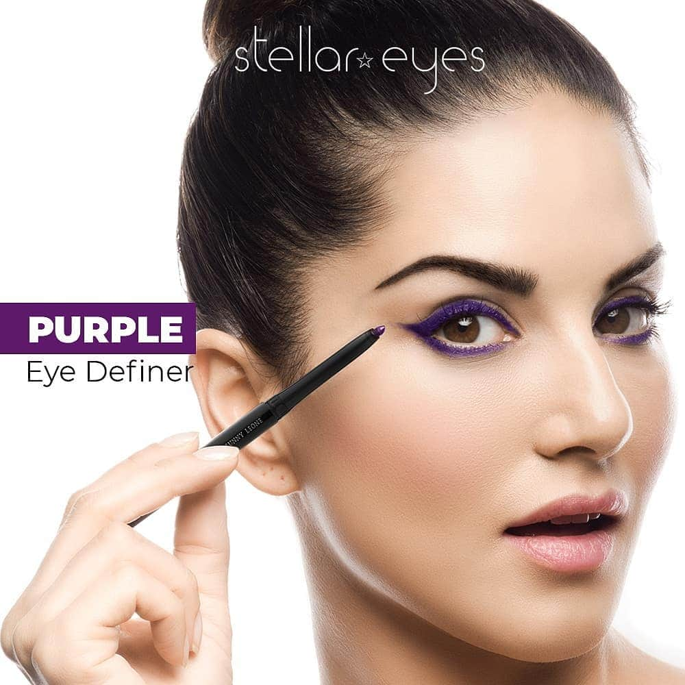 サニー・レオーネさんのインスタグラム写真 - (サニー・レオーネInstagram)「Why only wear black liner when colour can really make your eyes pop?  Colored #EyeDefiner available exclusively on www.suncitystore.com  #SunnyLeone #fashion #cosmetics #StarStruckbySL #Eyebrow #EyeLiner #Mascara #luxury #luxurylifestyle #Eyes #EyeDefiner」9月28日 1時25分 - sunnyleone