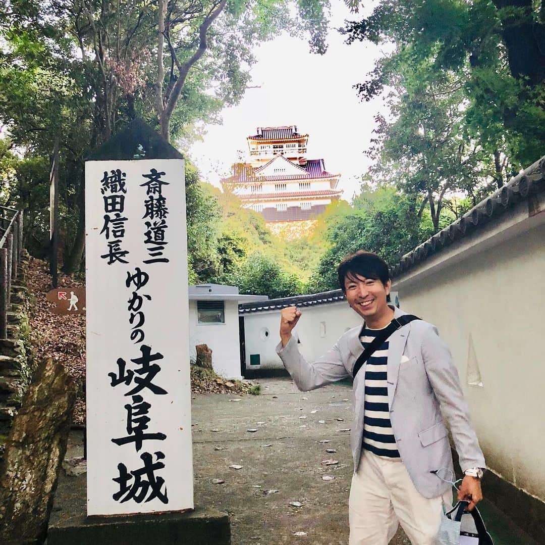 有村昆さんのインスタグラム写真 - (有村昆Instagram)「‪昨日は #岐阜 にて、#中村義洋 監督、# #有村昆 #岐阜新聞 社さんを交えて映画トークショー。岐阜の皆様ありがとうございました😊‬ ‪講演会の後、岐阜城へ‬ ‪330m超える高さに石垣を運んで昔の人は凄い！全てが一望出来、天下布武が始まるのが納得。‬ ‪最新作『#決算忠臣蔵』楽しみ☺️‬ ‪#JTフォーラム‬」9月27日 16時34分 - kon_arimura