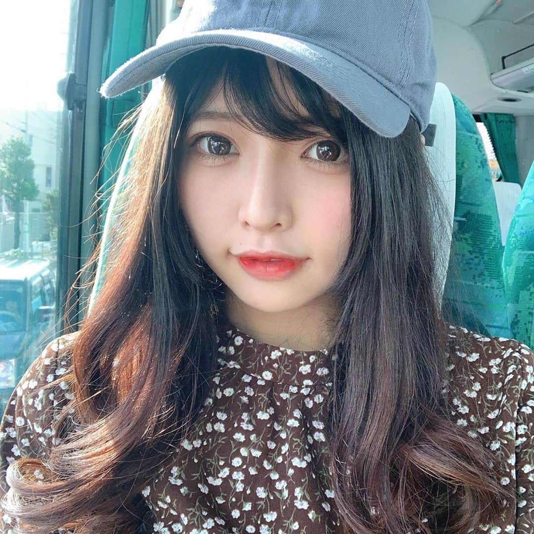 橋本ひかりのインスタグラム：「沖縄到着( ⸝⸝ • ̫ • ⸝⸝ )❤ 沖縄撮影会こられる方よろしくお願いします！ 楽しもうね〜( ⸝⸝ • ̫ • ⸝⸝ ) フリーなの光だけだからなんかさみしい笑 早くみんなに会いたいよ〜❤ #グラビア #グラドル #沖縄 #沖縄🌺 #撮影会 #japanesegirl #橋本ひかり #okinawa #model」