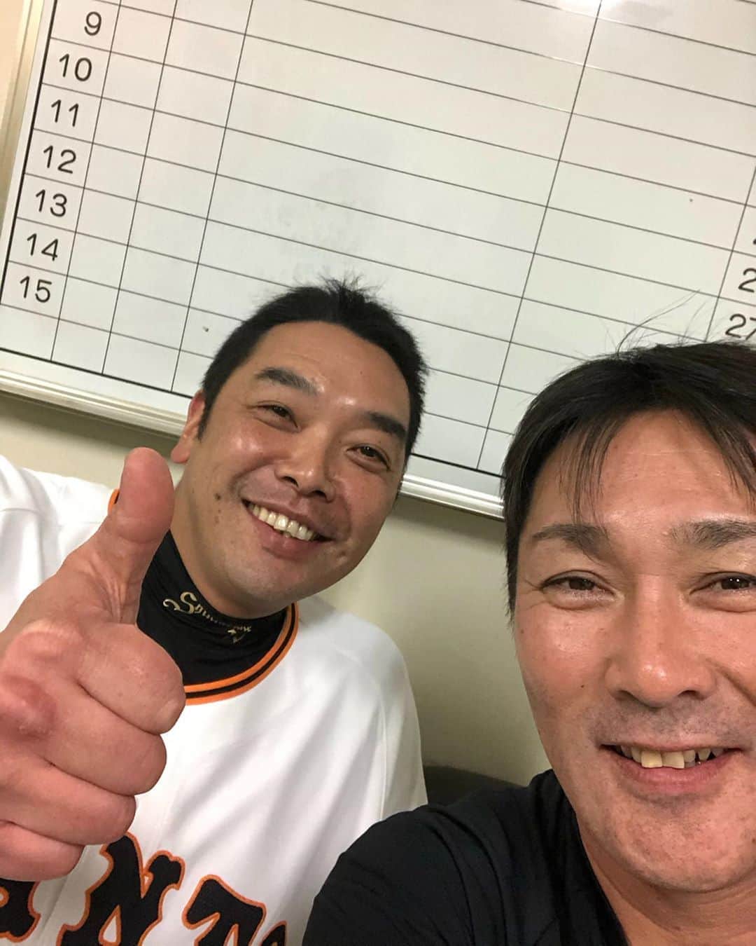 元木大介のインスタグラム：「阿部慎之助ありがとう〜〜 日本一まで頑張ってもらわないと！ #元木の一言  #元木大介 #日本 #japan #プロ野球 #野球 #読売ジャイアンツ #ジャイアンツ #巨人 #giants #baseball #阿部慎之助 選手 #ありがとう慎之助」