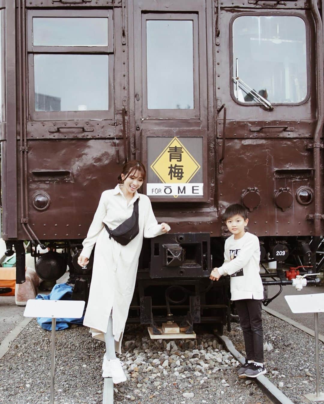 喜田彩子さんのインスタグラム写真 - (喜田彩子Instagram)「﻿ ﻿ こちらは東京・大阪地区の使って通勤輸送用として国鉄が昭和7年から製造をはじめた電車#クモハ40形 🛤﻿ ﻿ 色が似ているから、阪急電車を思い出す母。﻿ ﻿ ﻿ @tamahatsu_official ﻿ #多摩の魅力発信プロジェクト﻿ #鉄道公園 #たま発 #クモハ40 #保存車両 #機関車 #蒸気機関車 #青梅 #車掌 #家族 #休日 #お出かけ#tamahatsu #PR #SL #holiday #family」9月27日 16時56分 - ayacokida