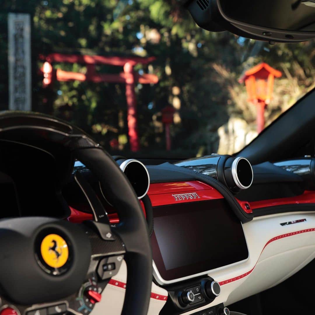 Ferrari Japanさんのインスタグラム写真 - (Ferrari JapanInstagram)「運転席に広がるテーラーメイド#FerrariGTC4LUSSOT「Golf Concept」の見事な美学。」9月27日 17時00分 - ferrarijpn