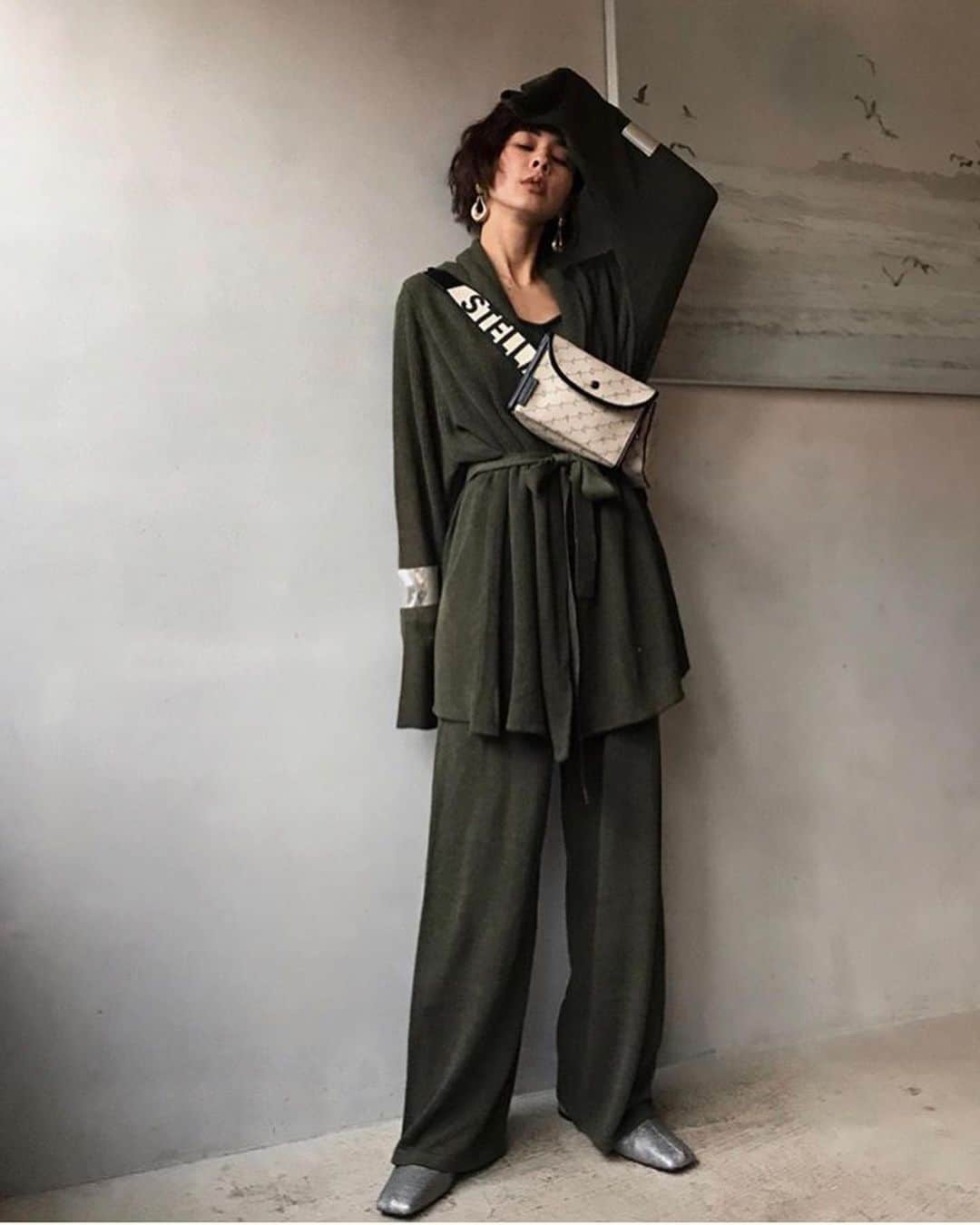 黒石奈央子さんのインスタグラム写真 - (黒石奈央子Instagram)「あめりふく。 . EMSEMBLE KNIT ROMPERS ¥23100+tax 10/1 .  @ameri_shinjuku @amerivintage @ameri_daikanyama @ameri.shinsaibashi #ameri#amerivintage #fashion #vintagefashion #coordinate#ootd#outfit#osanposnap #705_outfit #大人ファッション #大人コーディネート #大人スタイル #modestyle #modefashion#modecasual」9月27日 17時13分 - blackstone705