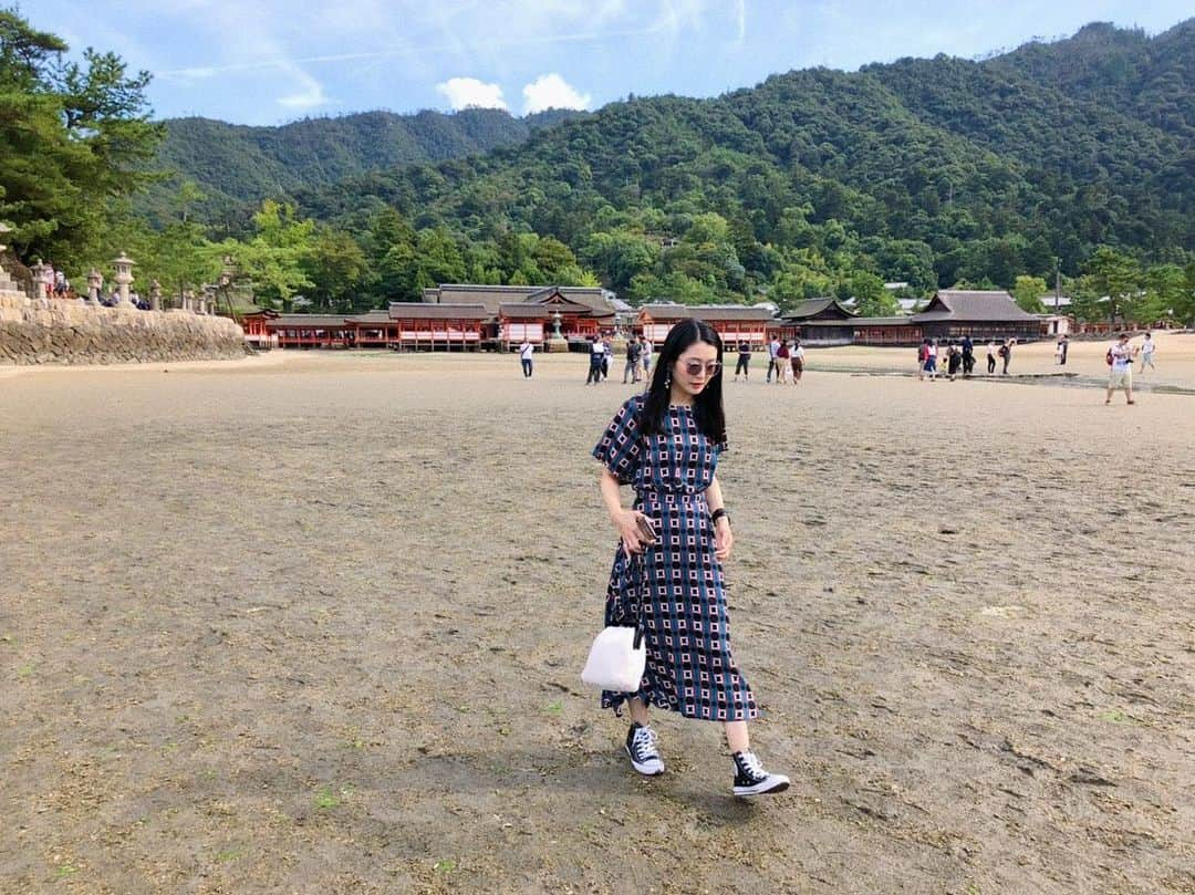 Karunaさんのインスタグラム写真 - (KarunaInstagram)「⛩ 厳島神社の修繕中の大鳥居。 鎧を纏っているかのような姿。 丁寧に綺麗にしてもらって これからも先もずっとずっと、 世界中を魅了してくださいね。 #広島 #宮島 #厳島神社 #大鳥居 #世界文化遺産#観光#散歩#神社」9月27日 18時09分 - karuna0520