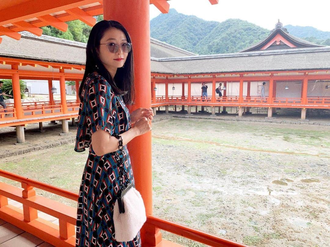 Karunaさんのインスタグラム写真 - (KarunaInstagram)「⛩ 厳島神社の修繕中の大鳥居。 鎧を纏っているかのような姿。 丁寧に綺麗にしてもらって これからも先もずっとずっと、 世界中を魅了してくださいね。 #広島 #宮島 #厳島神社 #大鳥居 #世界文化遺産#観光#散歩#神社」9月27日 18時09分 - karuna0520