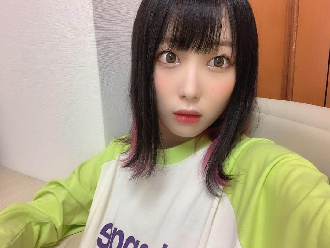 ふくれなさんのインスタグラム写真 - (ふくれなInstagram)「今日はめっちゃ珍しい黄緑の服着た🏄‍♂️ インナーカラーいいかんずうぃ」9月27日 18時34分 - fukurena